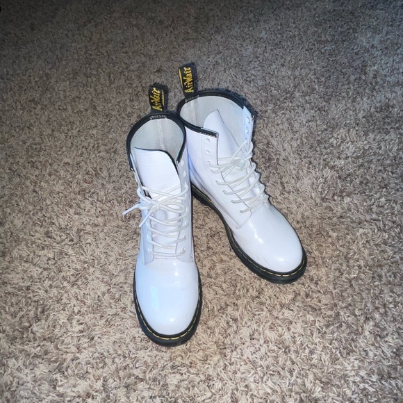 Doc Martens- 1460 W Patent Leather Croc Emboss - Picture 3 of 11